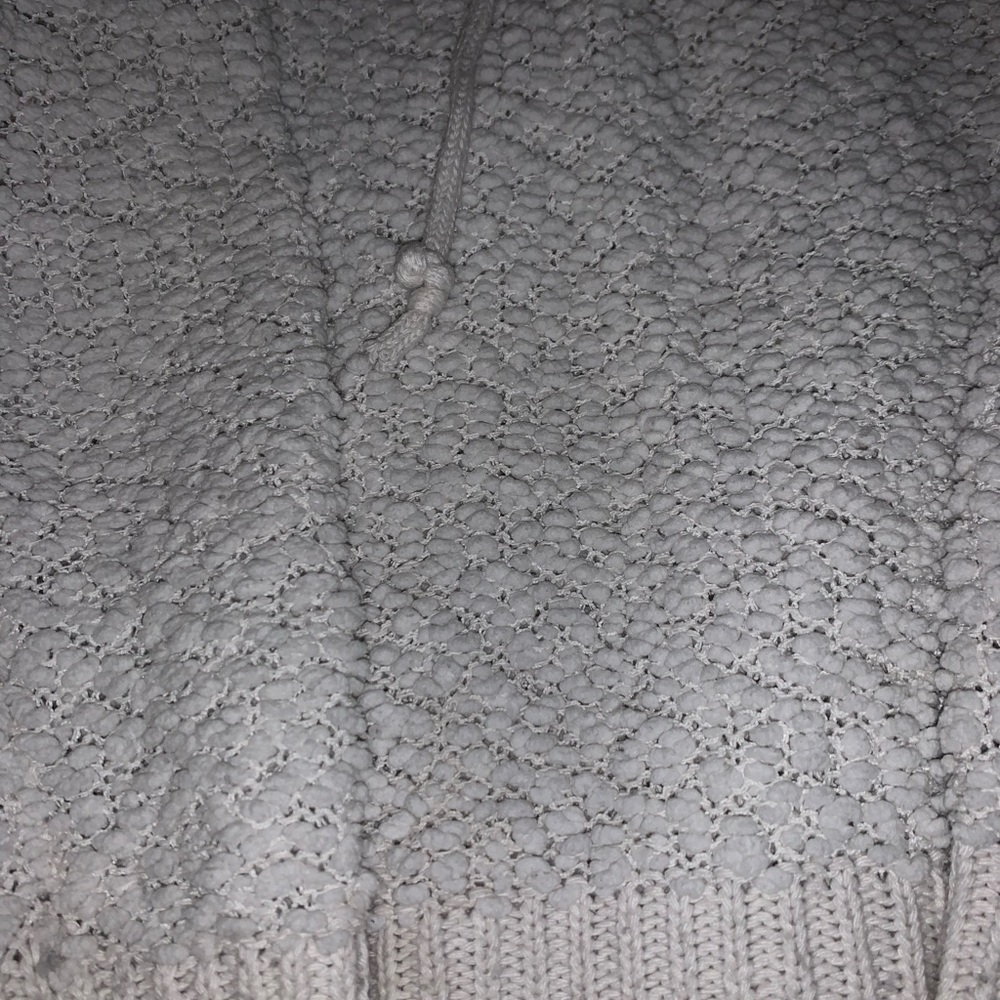White pullover - Picture 2 of 3